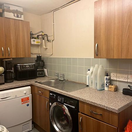 Queenomega'S Home Stay London Exteriör bild