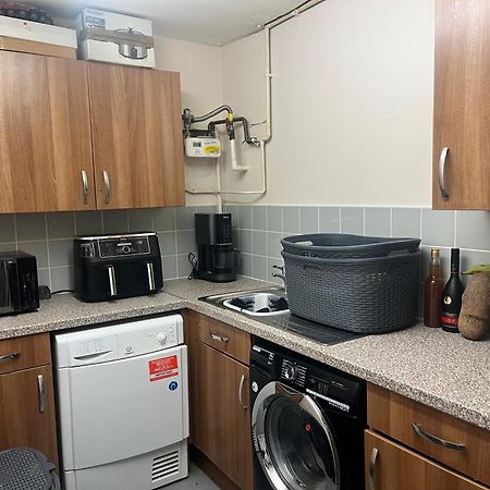 Queenomega'S Home Stay London Exteriör bild