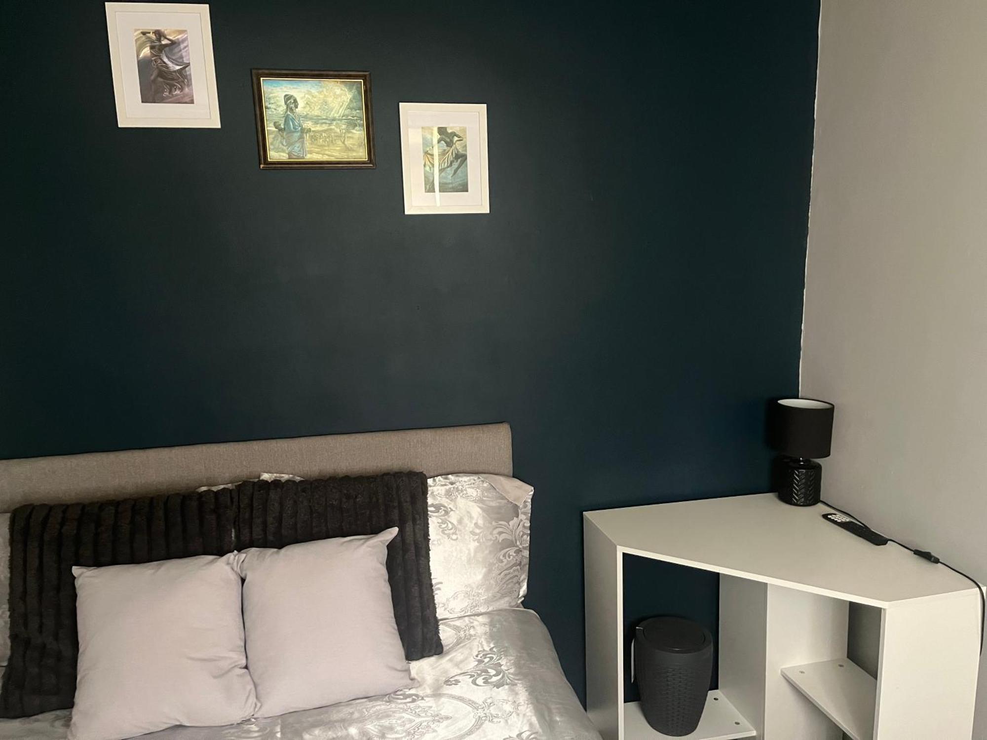 Queenomega'S Home Stay London Exteriör bild