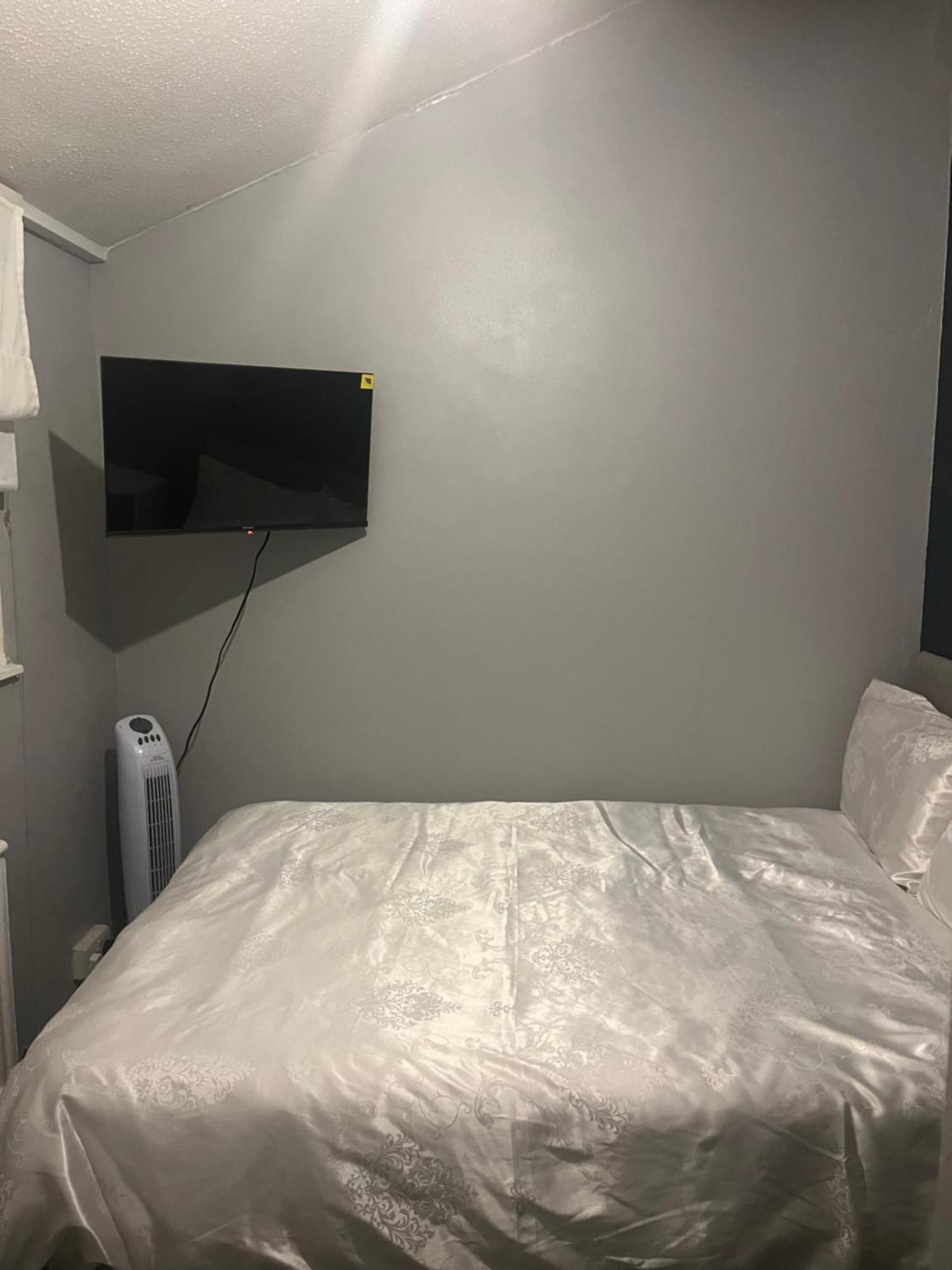 Queenomega'S Home Stay London Exteriör bild