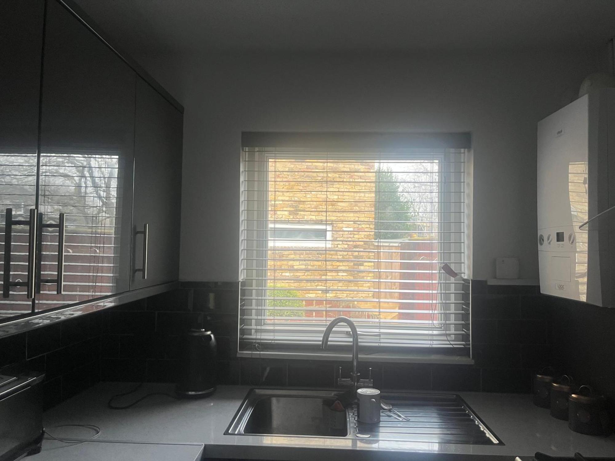 Queenomega'S Home Stay London Exteriör bild